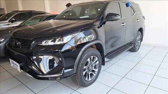 TOYOTA HILUX SW4 2.8 D-4D TURBO DIESEL DIAMOND 7L 4X4 AUTOMÁTICO